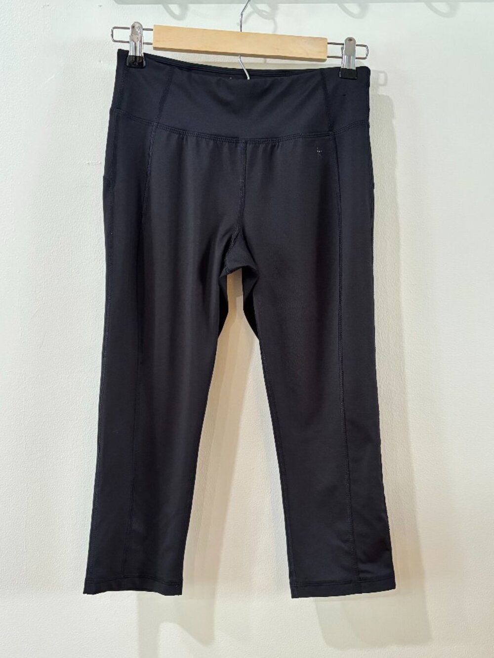 Danskin Now Black Fitted Dri-More Capri Leggings